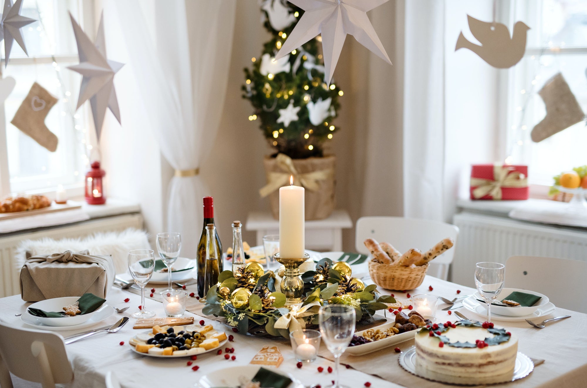 Charcuterie ja talvinen cocktail – näin kokoat trendikkään kahvipöydän joulun juhlitaan!